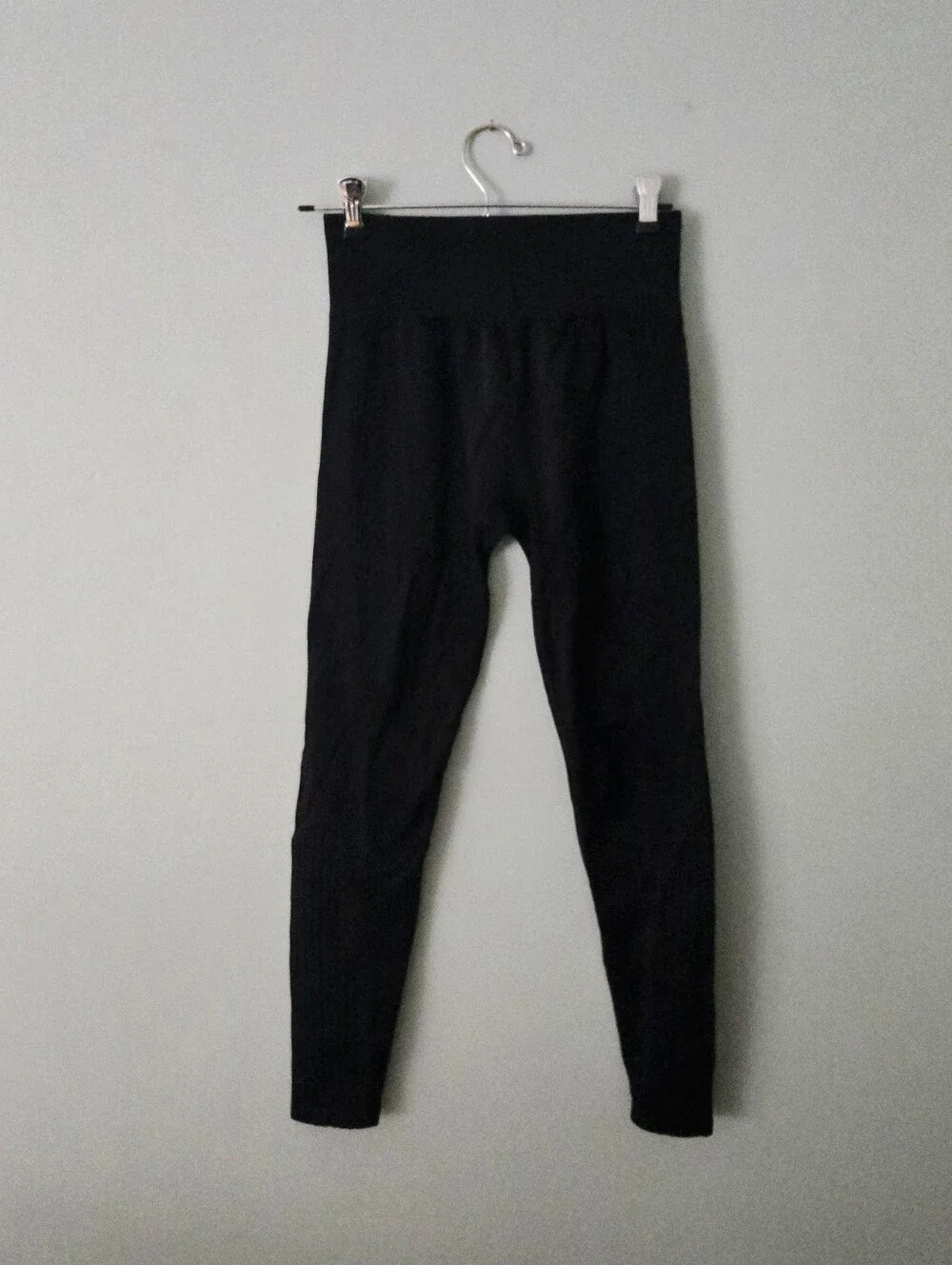 H&M Sport Black High-Waisted Leggings – Performance Activewear Essential, Small